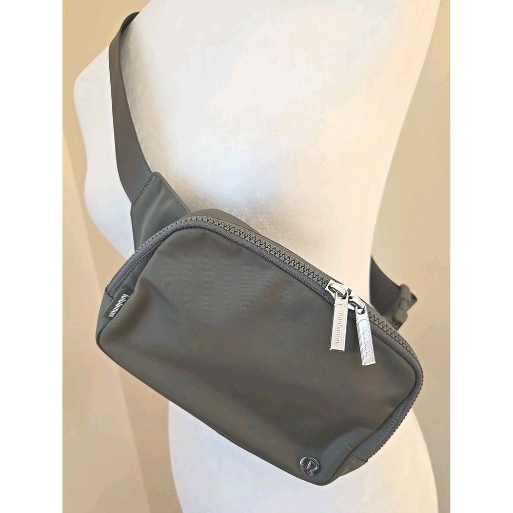 Lululemon Everywhere Adjustable Belt Bag 1L NWOT ONE SIZE Double Zip Top Gray
